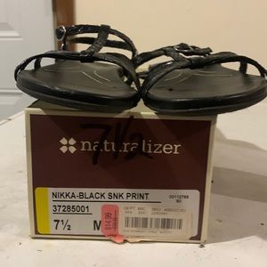 Size 7.5 Naturalizer Nikka-black snk print